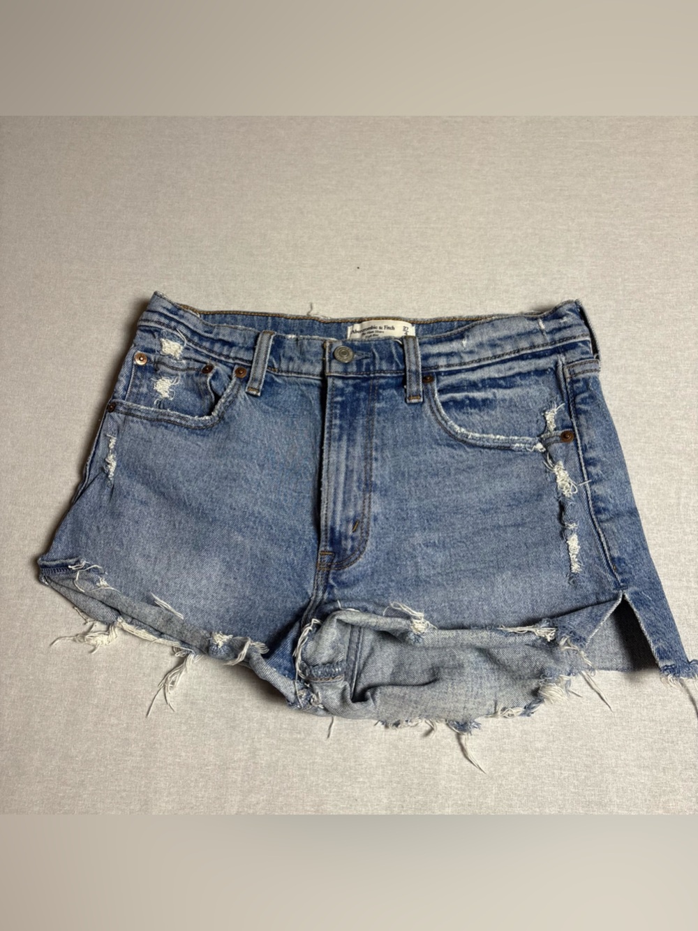 Abercrombie & Fitch Distressed Light Blue Mom Denim Shorts High Rise 27/4